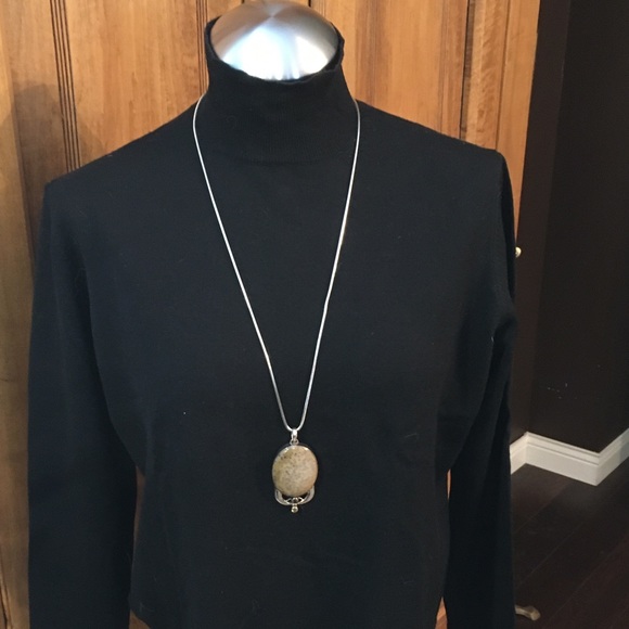 Silver & fossil pendant enhanced w/ cut stones - Picture 6 of 8